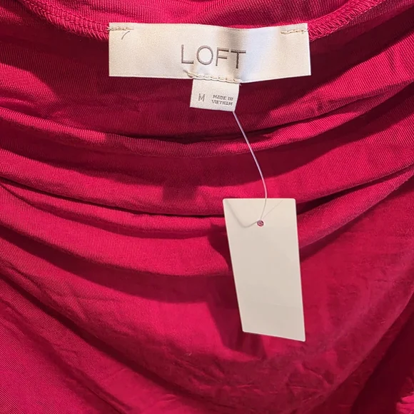 LOFT Women's Red Ruched Top NWT - Picture 3 of 5